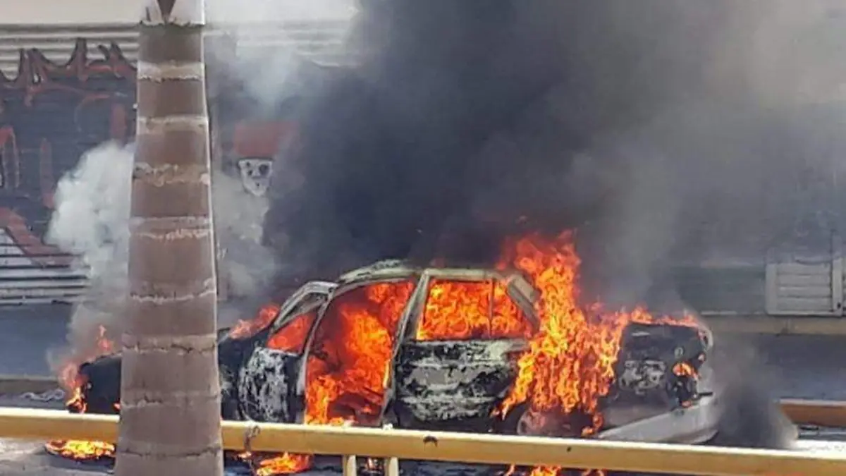 Acapulco taxi incendiado en Rena